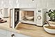 Swan Nordic Digital Mikrowelle 20L, 6 Betriebsstufen, 800W Leistung, Timer 30 min, Easy Clean, Auftaumodus, Modernes Design, Griff in Holzoptik, Matt Weiß