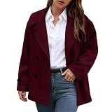 Moderna, lunghezza corta: il taglio moderno e corto si abbina perfettamente a pantaloni o abiti a taglio alto, lusingando diversi tipi di figura.