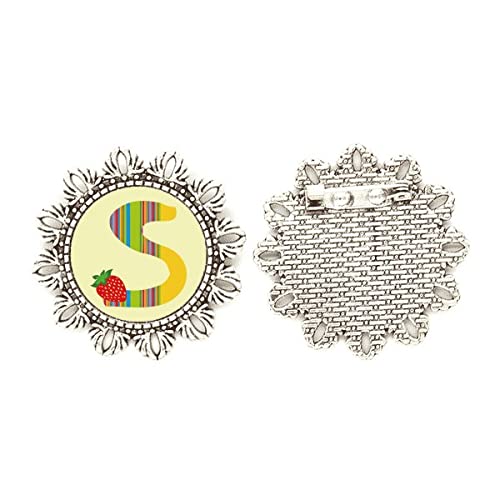 Broche de letra S con diseño de fresa plateado talla mediana