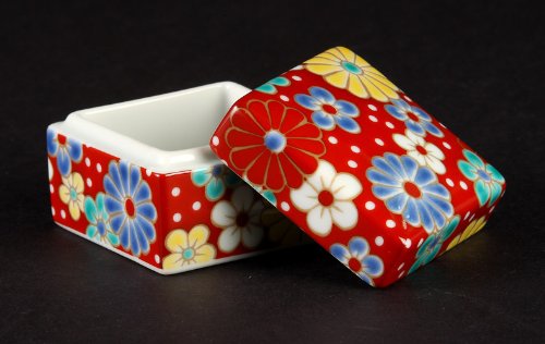 ■ 九谷　唐子梅 ■　箱付き Amazon.co.jp: 青郊 九谷焼 陶箱 色絵陶箱 梅菊文 SAI-05