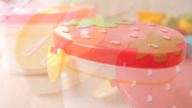 Amazon｜かわいい イチゴの形 お弁当箱 2層 ティフィンボックス 漏れ