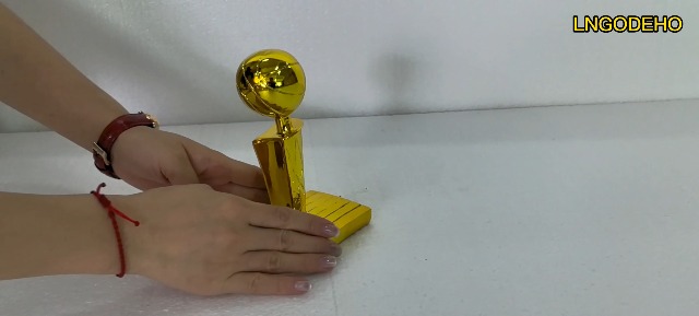 LNGODEHO Replica Basketball Champion Larry O'Brien Trophy, Golden State Crafts Souvenir Plated Award Model Cup Fans Gift (16 cm/6.3 inches), Trophies - Canada