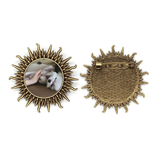 Broche en métal pour chien blanc au design émaillé minimaliste
