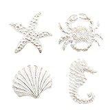 Contenuto della confezione: set di 4 pomelli per armadietto. stella marina (6,9 x 7,4 cm), cavalluccio marino (6,9 x 4,3 cm), conchiglie (6,3 x 5,3 cm), granchio (5,8 x 7 cm). Ogni pomello è dotato di una vite.