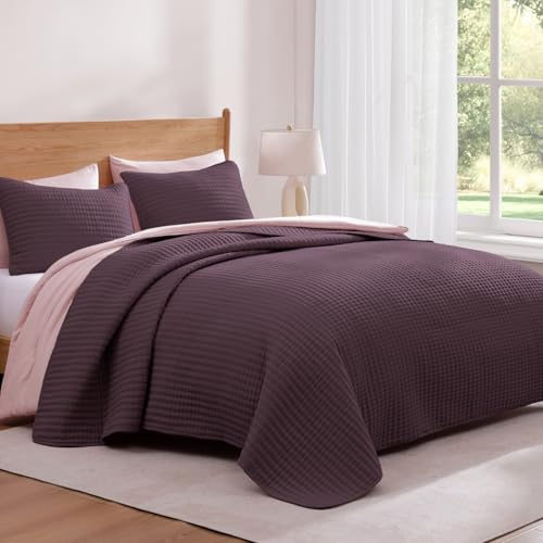 King Size Quilt-Lightweight Plum Bedspreads King Quilt Bedding Set by WRENSONGE - Used condition - Image 2