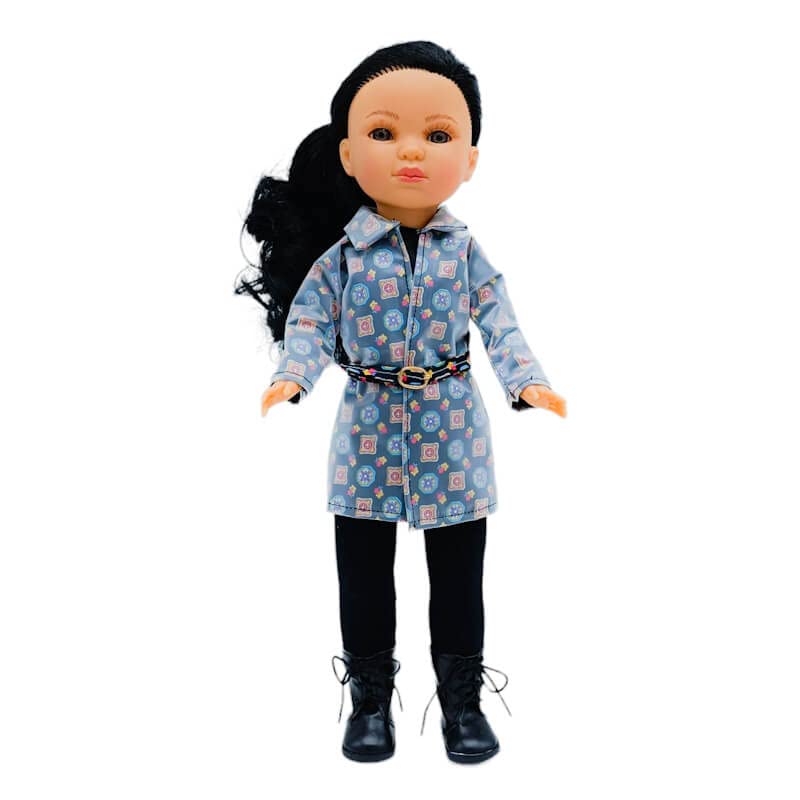 Muñeca colección Simona Original 40 cm. 100% Vinilo con Chaqueta Chubasquero edición Limitada. Fabricada en España por Folk Artesanía