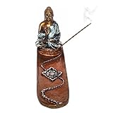 ⭐ QUEMADOR DE INCIENSO CON FIGURA DE RESINA: Este porta incienso con figura de Buda de resina, posee una bandeja de 30 cm de largo para colectar la ceniza mientras se quema el incienso. Adicionalmente, en la base de la figura encontrarás 5 agujeros, donde podrás insertar las varitas de incienso. Puedes añadir hasta 5 palos en abanico, formando un ángulo de 45 grados respecto de la horizontal.