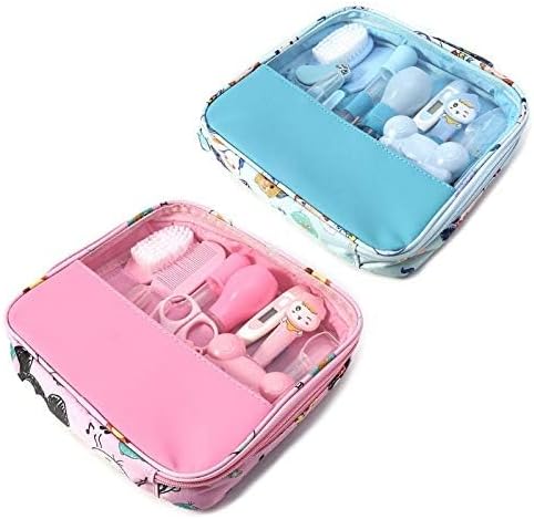 Zoom sur les accessoires de la trousse: brosse à cheveux et peigne pour bébé