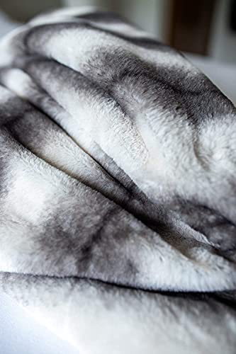 Double Sided Faux Fur Throw Blanket Silky Soft Oversized Afghan Machine Washable, Grey Striped Mink Chinchilla Shadow Fox (Charcoal, 60Wx70L) #TOP7