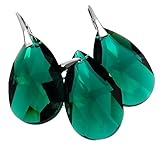 Un magnifique bijou en argent sterling serti de véritables cristaux. Grands cristaux originaux magnifiquement taillés avec une brillance exceptionnelle. Une collection de lustres unique avec une coupe unique. Couleur : émeraude. Un bel ensemble de beauté originale.