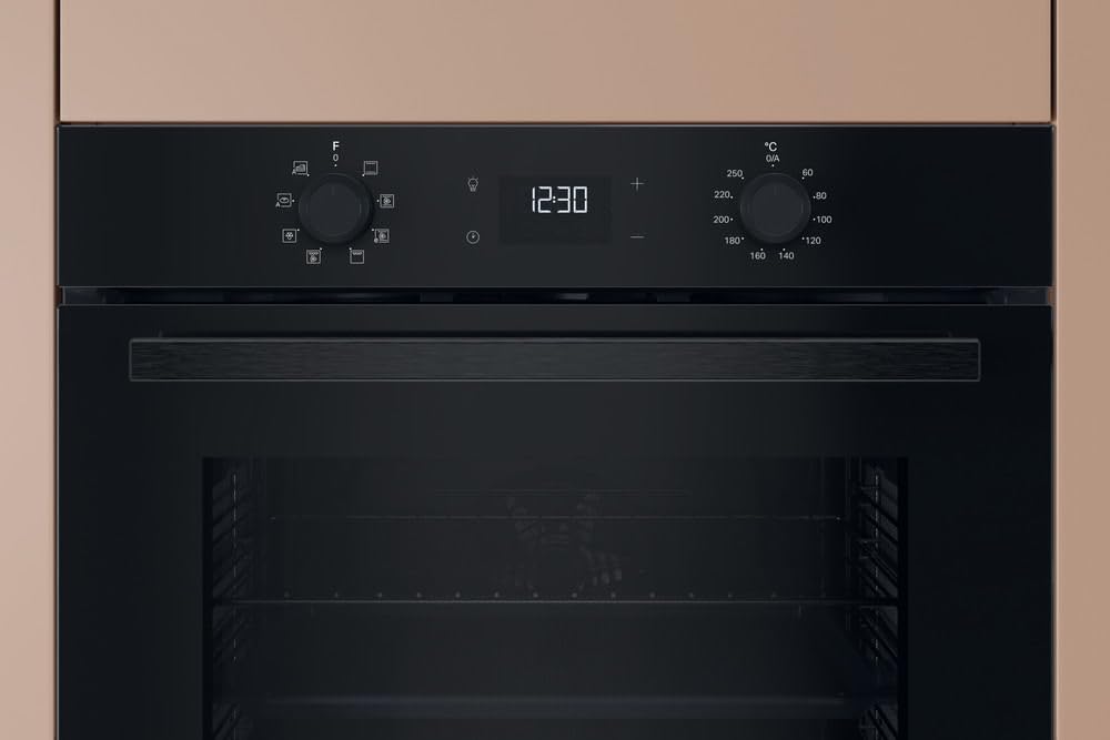 Hotpoint - HAO455CB Four Encastrable Catalyse 71L - Chaleur Tournante - Écran LCD - Programmes Automatiques et Minuterie - H 59,5 x L 59,5 x P 55,1 cm - Classe Énergétique A - Noir