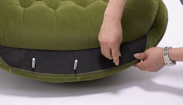 Sillón giratorio moderno de terciopelo beige miniatura 7