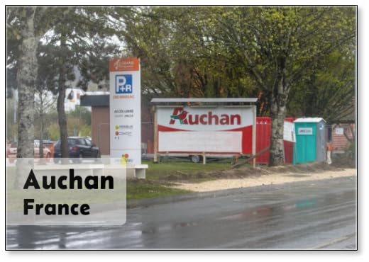 Francia: Auchan Signage on A Wet Day, magnete per frigorifero