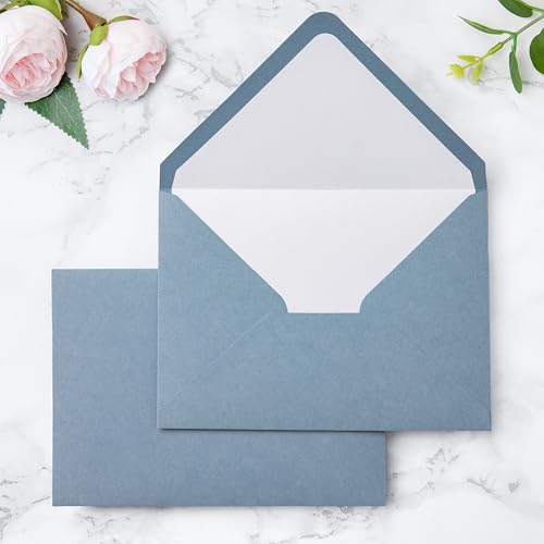 PONATIA Lot de 50 enveloppes A7, 13,2 x 18,3 cm, bleu poussiéreux, mates, parfaites pour cartes d'invitation de mariage, remise de diplôme, invitations en acrylique, photos (doublure blanche nacrée +
