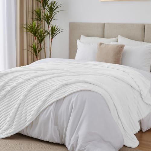 BEDELITE Kuscheldecke Flauschig Deko Decke für Bett, Weiß, 230x270 – Ansicht 6