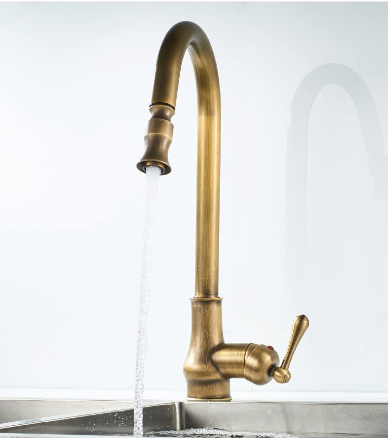 Robinet extractible de cuisine pour nettoyer facilement les grands plats