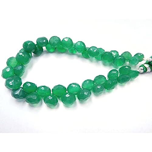 Onyx vert naturel facetté en forme d'oignon 8mm, fil de briolettes calibrées