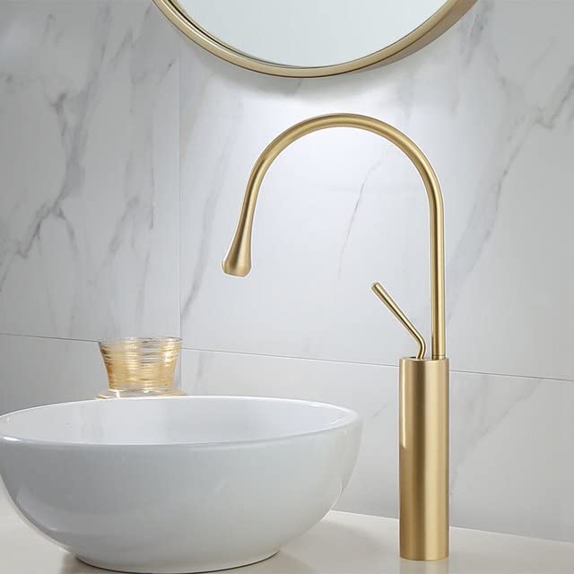 Robinet de bassin en or pour créer une ambiance spa luxueuse à la maison