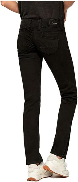 Gros plan sur la texture du denim et la coupe ajustée du jean Pepe Jeans Venus.