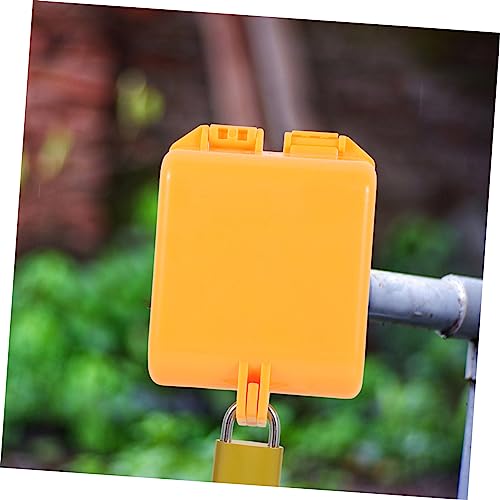 Robinet de jardin et joint de porte de garage pratiques