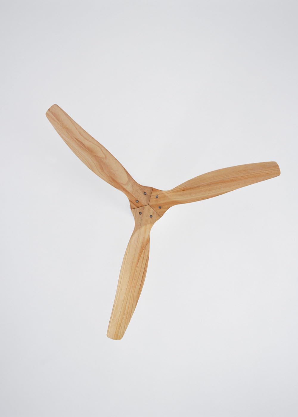 CREATE / WINDCALM M/Ventilateur de plafond ABS avec Wifi et télécommande noir pales effet bois clair / 40W, Silencieux, Ø132 cm, 6 vitesses, minuterie, été-hiver, double hauteur, moteur DC
