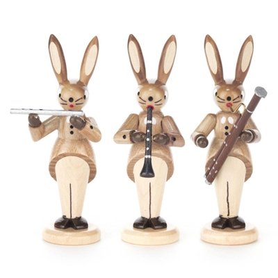 Rudolphs Schatzkiste Hasentrio con flauto traverso, clarinetto e fagotto naturale, legno – Pasqua – Primavera – fatto a mano Monti Metalliferi – altezza 8 cm