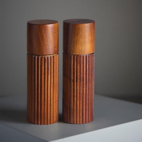 MAITTON Moulin à Sel et à Poivre en Bois d’Acacia avec Broyeur Céramique – Moulin Manuel avec Design Antidérapant et Couvercles S&P, 16,5 cm