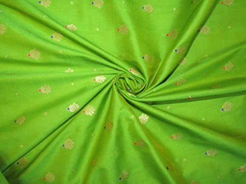 Brocart 100% soie vert poire et or souple et structuré de 112 cm