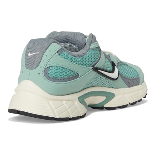 Nike Women's V5 RNR Sneaker4