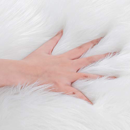 Itsoft Premium Soft Faux Fur Area Rug For Bedroom, Living Room, Chair Couch Cover, Bedside Plush Carpet Floor Mat, 2 X 3 Feet Sheepskin Shape, White #TOP4