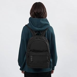 Amazon | [マリークワント] オールブラックシンプルロゴ リュック