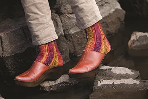 Think Outside The Sox: 60+ Winning Designs From The Knitter's Magazine Contest #TOP5