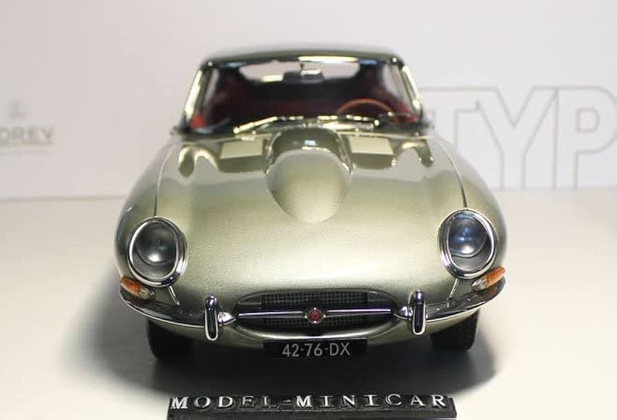 ノレブ　ジャガーEタイプ　ミニカー　1/12 Amazon.co.jp: ノレブ 1/12 ジャガー Eタイプ コンバーチブル