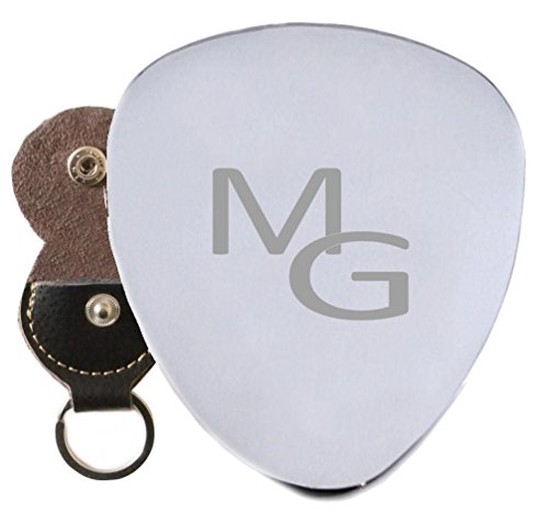 ornée d’un Monogramme 2 initiales en acier médiator gravé en porte-clés support - Les Beatles, Paul McCartney, John Lennon, RIngo Starr, George Harrison ornée d'un Monogramme 2 initiales en acier médiator gravé en porte-clés support