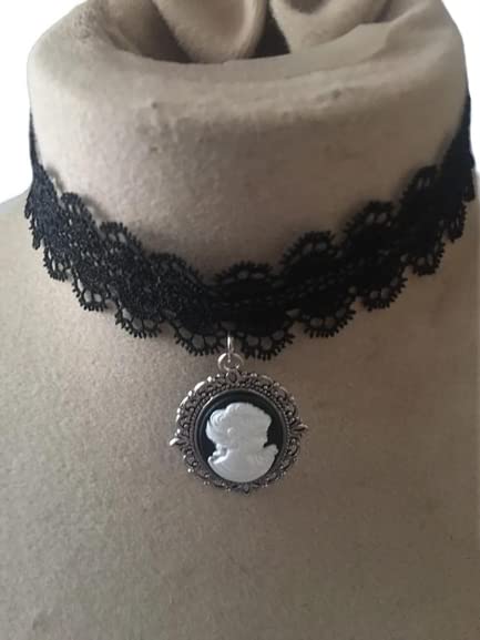 Ras du cou choker dentelle noire camée vintage style Pompadour baroque