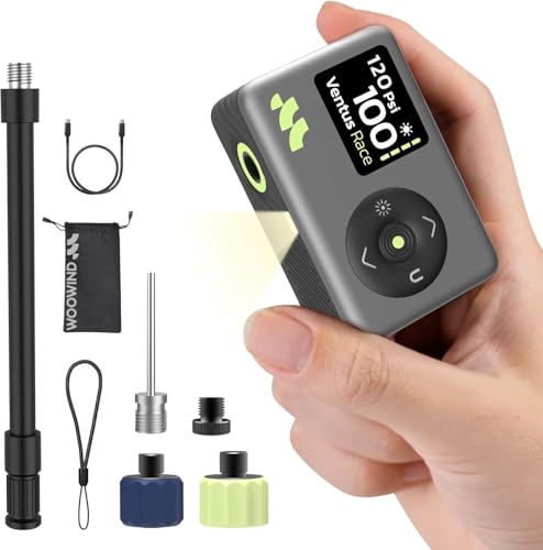 CONTENUTO DELLA CONFEZIONE – 1× mini compressore bici Ventus Race, 1× cordino, 1× valvola Dunlop, 1× valvola Presta, 1× valvola Schrader, 1× ago per palloni, 1× custodia da trasporto, 1× cavo USB-C, 1× tubo per valvola Schrader, e 1× manuale utente. Tutto ordinato e pronto per ogni uscita.