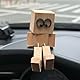 Bafiwu Schüttelmann aus Holz, lustige Wackelfigur fürs Auto, handgefertigter wackelnder Holzmann als Armaturenbrett-Deko, Schreibtischfigur & Geschenkidee