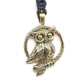Eulen Anhänger gefertigt aus hochwertiger Bronze, Der Tiermotiv Kettenanhänger wird an einem schwarzen Textilband in Lederoptik geliefert, das individuell in der Länge einstellbar ist. Ein besonderes Schmuckstück das für Frauen und Männer geeignet ist.