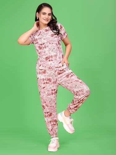 Image of woman Tracksuit for causal wear