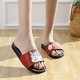 Comodidad y estilo con estas sandalias sin cordones, diseñadas para lucir modernas al mismo tiempo que te brindan el apoyo y la sensación de las sandalias de playa.