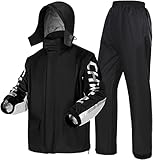 Diese leichte Regenjacke hat reflektierende Streifen auf der Brust, um nachts für Sicherheit zu sorgen. Wasserdichte Taschen wurden entwickelt, um Gegenstände vor Regen zu schützen.