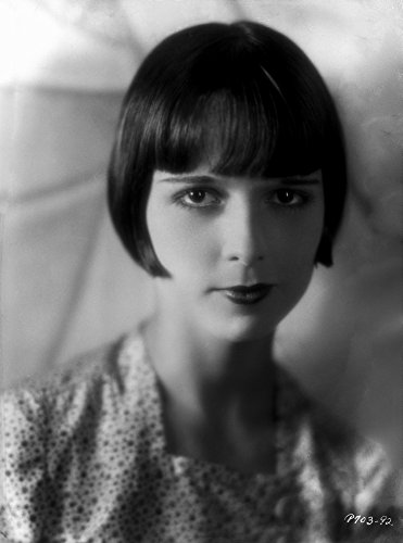 The Poster Corp Louise Brooks Posed in Polka Dot T-Shirt Portrait Photo Print (20,32 x 25,40 cm)