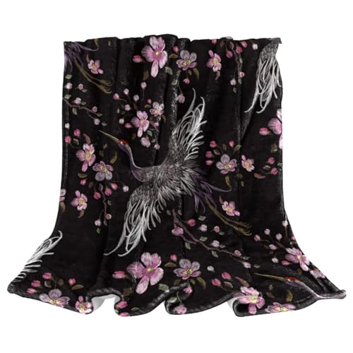 Couverture polaire fleur contre le froid sur le canapé du salon - 2