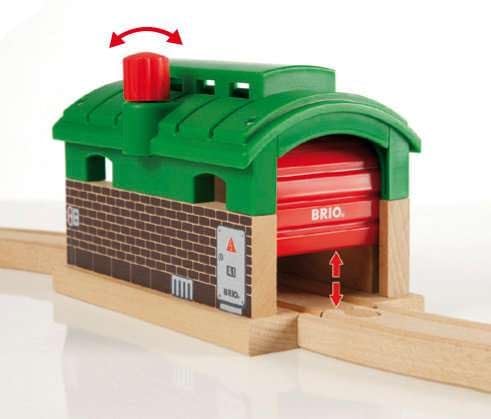Brio 63357400 Parowozownia (63357400) Bezpieczna Zabawka Dla Dzieci Powyżej 3 Lat
