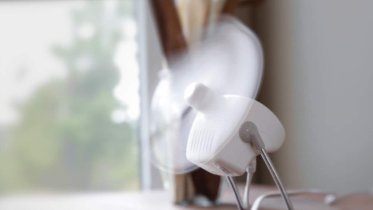 その他 Caframo 7-Inch White Chinook AC Fan by Caframo Amazon.com: Caframo Chinook, 2-Speed Desk Fan, Cage Free