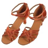 Chaussures à talons - fabriquées un matériau de première qualité avec un motif en peau de serpent, talons en satin