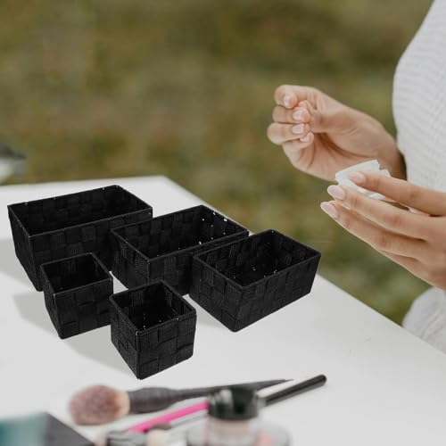 Panier de rangement tressé minimaliste pour sublimer le design du bureau