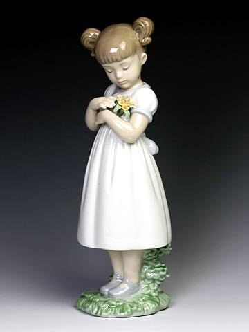 Amazon リヤドロ Lladro 花と少女 素敵なお花 8021 置物 オブジェ オンライン通販