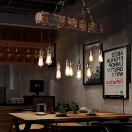 Lustre éclairage plafond restaurant et grand îlot en bois