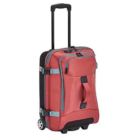 Amazon Basics - Bolsa de viaje con ruedas, pequeña, Rojo